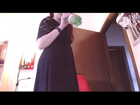 ❤️ Un escravo sumiso que adora as bragas sucias e deliciosas vese obrigado a masturbarse despois de ver este vídeo! ❤ Porno de calidade en nós