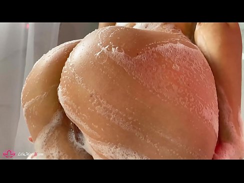 ❤️ Morena masturba o coño cun vibrador ata un orgasmo intenso na ducha ❤ Porno de calidade en nós