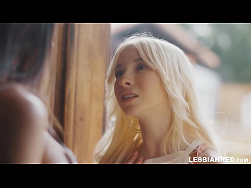 ❤️ A nena chega a casa uns meses despois e acaba comendo o coño da súa madrastra ❤ Porno de calidade en nós